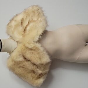 NWOT Sissily Designs Elegant Faux Fur Champagne Shawl